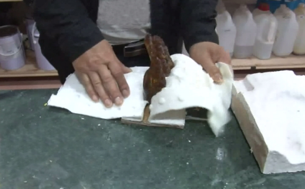 硅橡膠模具分模有什么技巧？